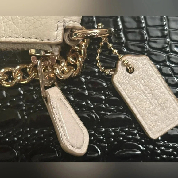 Coach Large Wristlet 19 purse - Picture 3 of 6